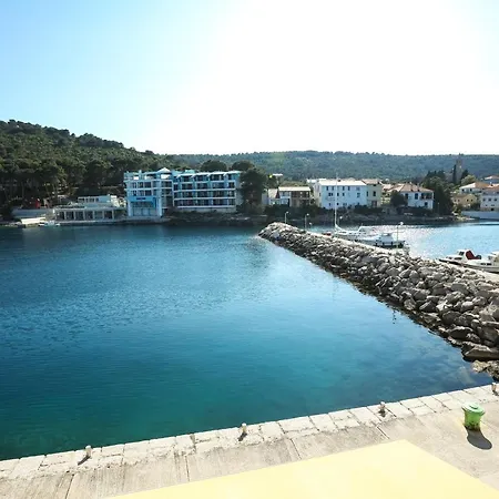 Beachfront Veli Kamik 3* Božava