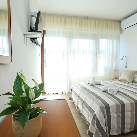 Beachfront Veli Kamik 3* Božava