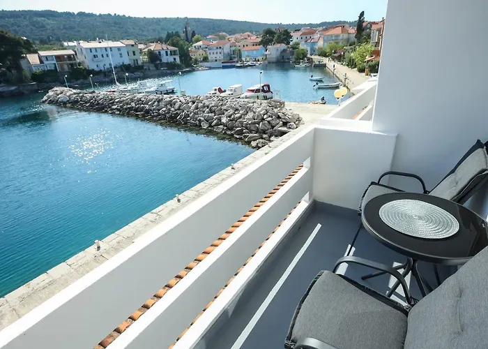 ゲストハウス Beachfront Veli Kamik Božava