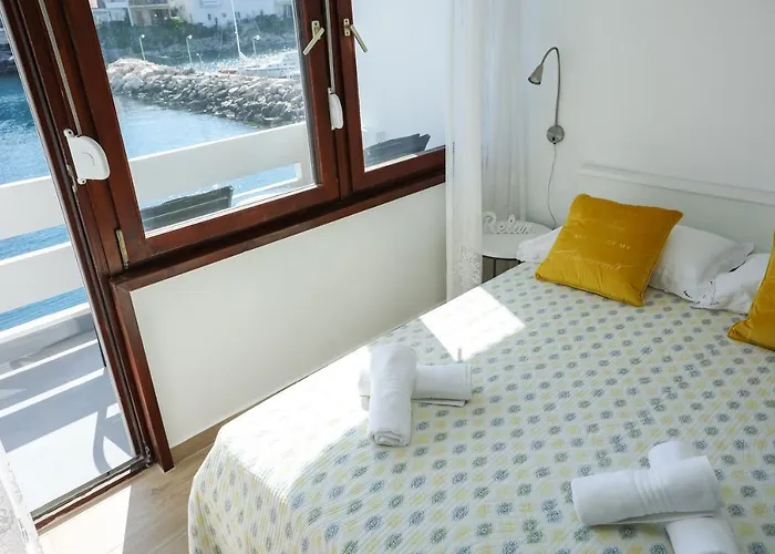 בית הארחה Beachfront Veli Kamik 3*