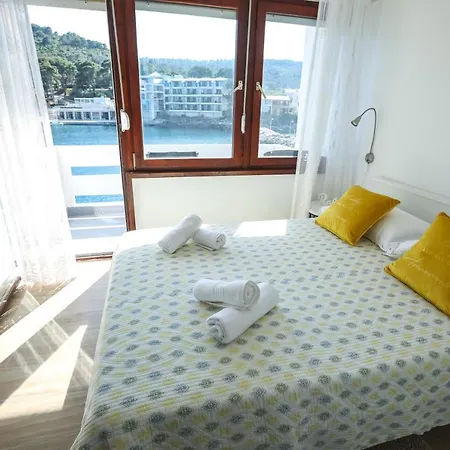 Beachfront Veli Kamik 3* Božava