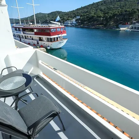 Beachfront Veli Kamik