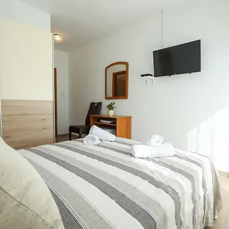 Penzion Beachfront Veli Kamik 3*