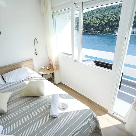 Beachfront Veli Kamik Guest house *