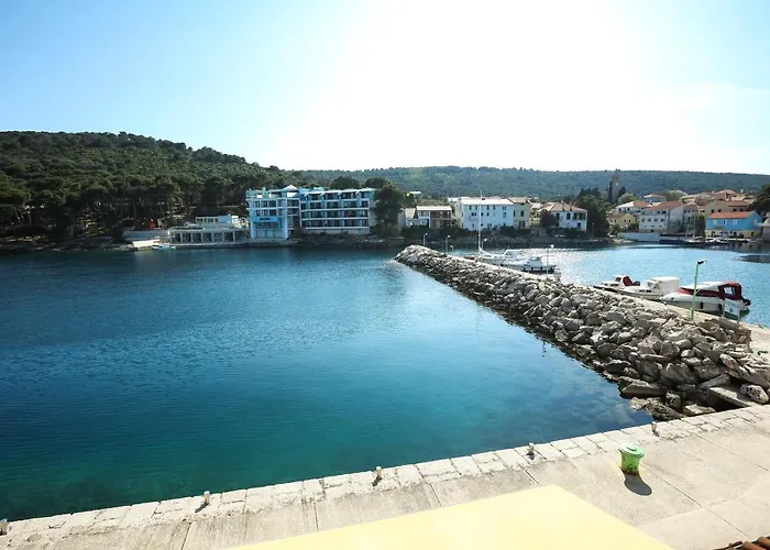 Beachfront Veli Kamik 3* Bozava