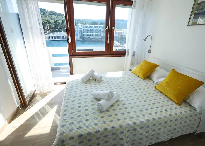 Beachfront Veli Kamik 3* Божава