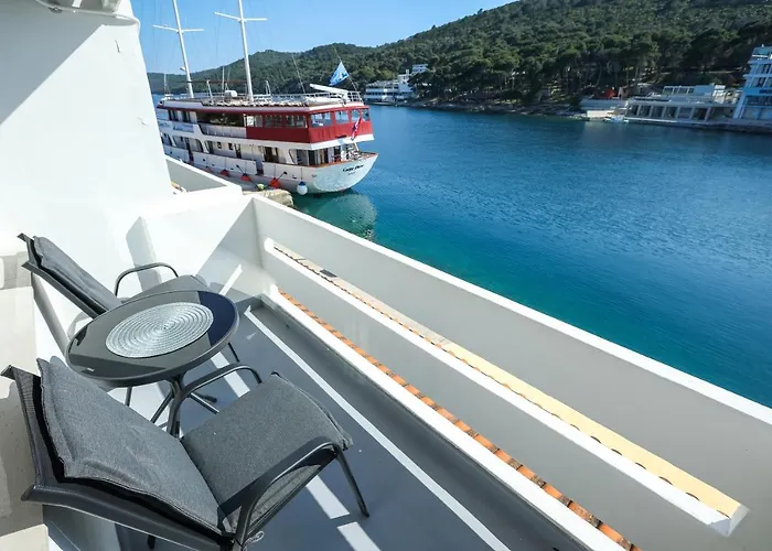 Beachfront Veli Kamik