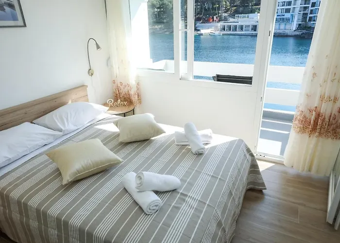 Beachfront Veli Kamik Божава