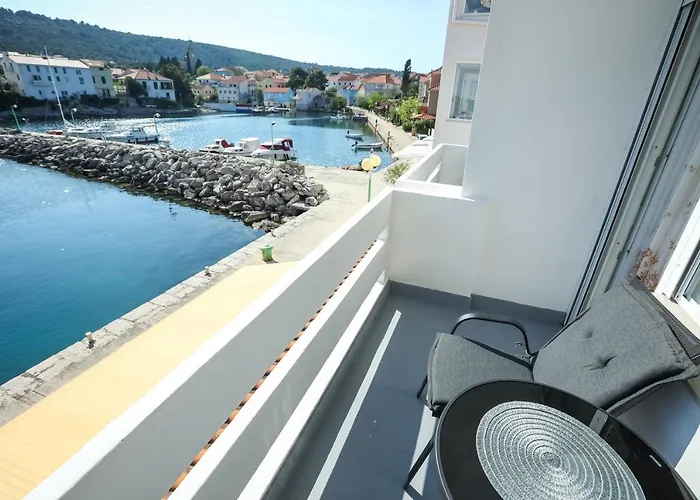 Beachfront Veli Kamik Божава