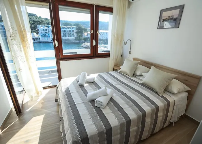 Beachfront Veli Kamik Божава