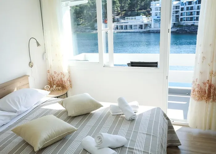 Beachfront Veli Kamik Гостевой дом Божава