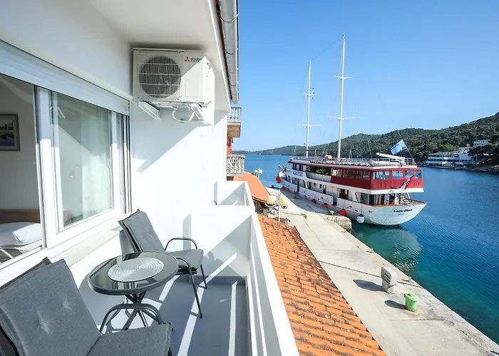 Beachfront Veli Kamik 3* Божава